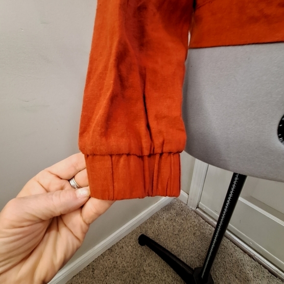 Cisono Linen Collection Tarra Cotta Colored Cropped Jacket.      Size Small - Picture 4 of 6